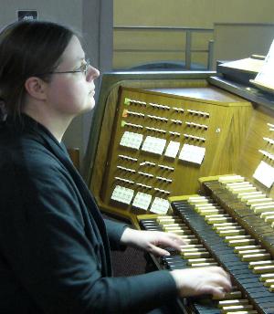 Karen Thöle an der Orgel von St. Stephani, Goslar